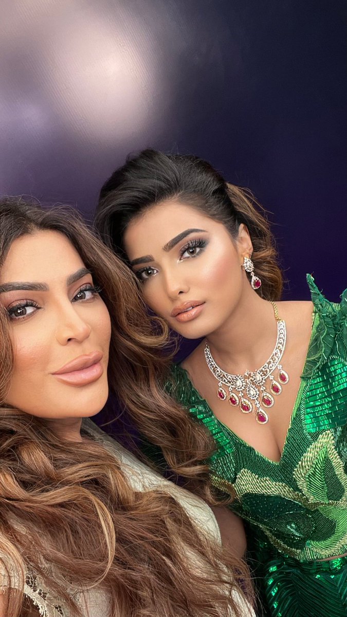 OjasRajani's tweet photo. She looked ethereal and elegant, while radiating in green's embrace.

Makeup &amp; Hair: @ojasrajani

#ojasrajani #ojasrajaniacademy #masterclass #makeupmasterclass #wakeupnmakeup #makeup #makeupartist #hairstylist #makeupnhair #makeupartistnhairstylist #hairnmakeup #makeupmodel https://t.co/CsCtvAuAvF