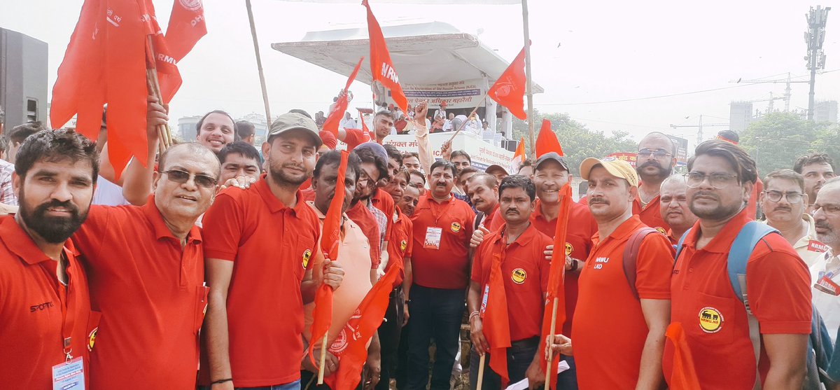HqNrmu's tweet photo. नई दिल्ली
आज दिनांक 10/08/2023 को #JFROPS के अहवहान पर #पुरानी_पेंशन_बहाल_करो की मांग को नई दिल्ली के रामलीला मैदान मै उमड़ा युवा सैलाब, चारो और गूंजा #NPS_GOBACK का नारा !
@Aamitabh2 @Sanjeev1111966 @ShivaGopalMish1 @NRMU_NR @RLD_OPS https://t.co/JX78jG2saZ