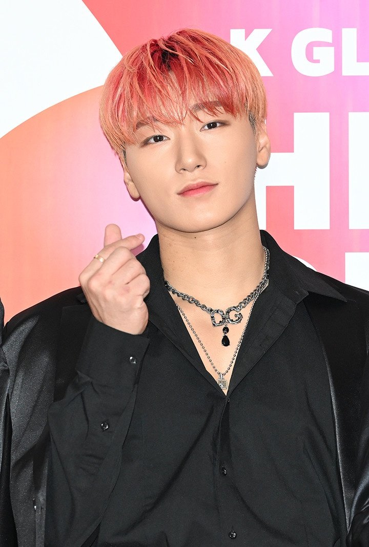 F3KAVKLWUAAzjMk?format=jpg&name=medium