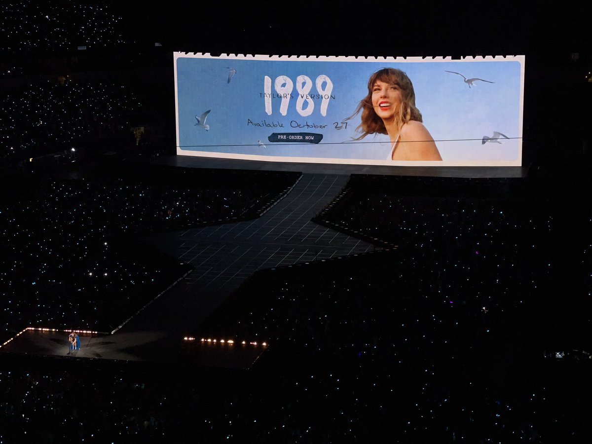 CeChorba's tweet image. Screaming. Crying. Perfect storm. @taylorswift13 @taylornation13 #LATStheerastour #1989TaylorsVersion