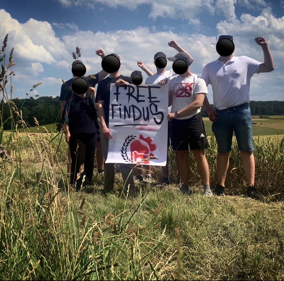 Ich freu mich, gestern wurde unser Freund und Genosse der Antifa #Findus aus der JVA Heimsheim (BaWü) entlassen. Freiheit für unsere Leute - Kampf ihrer #Klassenjustiz