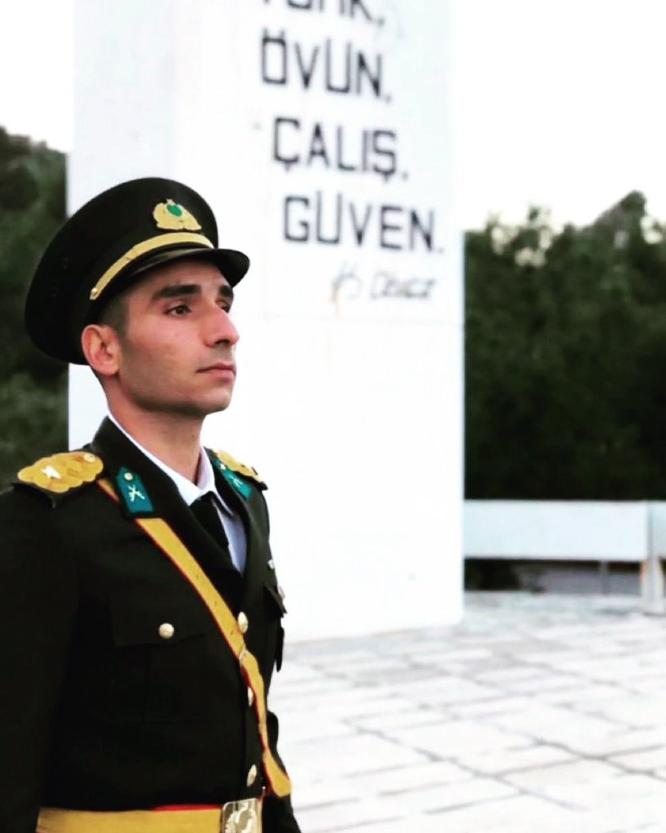 Dün Şehit olan Askerimiz Fatih Uğur Altınbaş'ın babası Kadir Altınbaş 2012 yılında Şehit olmuştur.

"Ey şehit oğlu şehit, isteme benden makber, 
Sana âgûşunu açmış duruyor Peygamber."