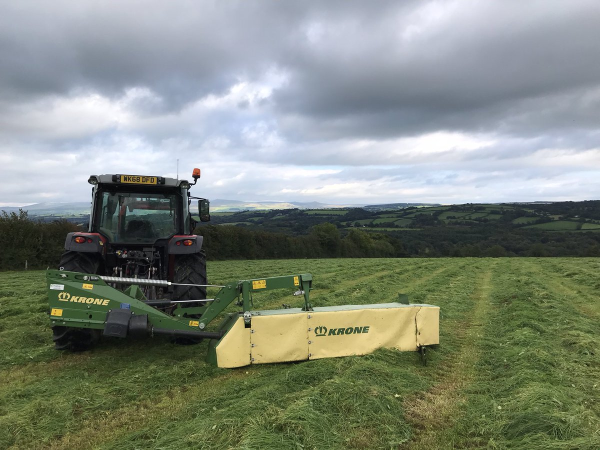 KateYells's tweet photo. Grabbing a window of opportunity. Second cut #silage is a go. Finished mowing yesterday with moody skies…but good drying weather today. Sunshine do your thing ☀️ #winterforage #organic #farming #devon https://t.co/O96tmQj7cx