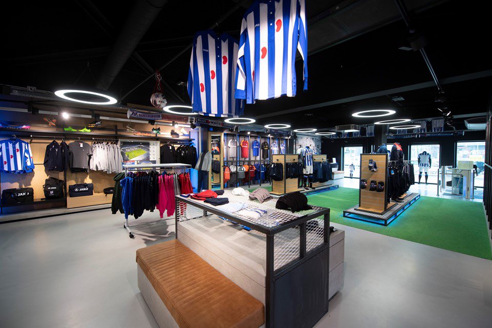 MelleDekker's tweet image. 🎖️ sc Heerenveen speelt in de uitwedstrijd tegen FC Utrecht voor het eerst in het nieuwe 3e tenue. 

Nieuwe tenue wordt waarschijnlijk helemaal zwart en wordt volgende week gelanceerd/gereleased!
💙🤍

#scheerenveen #heerenveen #tenue