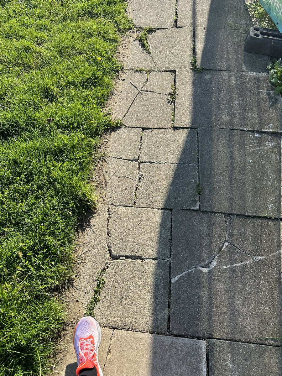 TorDoughty's tweet photo. @CllrGillianFord hi! Is there anyway you can help with getting this pavement sorted by the council? Outside 50 Kings Gardens in Upminster. So dangerous! Hurt my ankle on it this morning walking my daughter to nursery. https://t.co/cN6l4yKKQ0