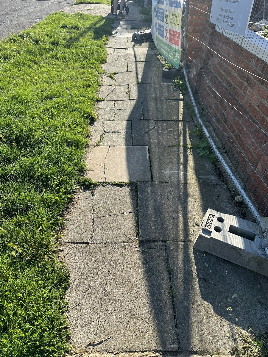 TorDoughty's tweet photo. @CllrGillianFord hi! Is there anyway you can help with getting this pavement sorted by the council? Outside 50 Kings Gardens in Upminster. So dangerous! Hurt my ankle on it this morning walking my daughter to nursery. https://t.co/cN6l4yKKQ0