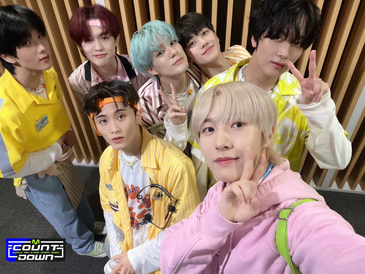 HRJFEED's tweet photo. #renjun for mcountdown today! 💗 https://t.co/Z6V9evIOUQ