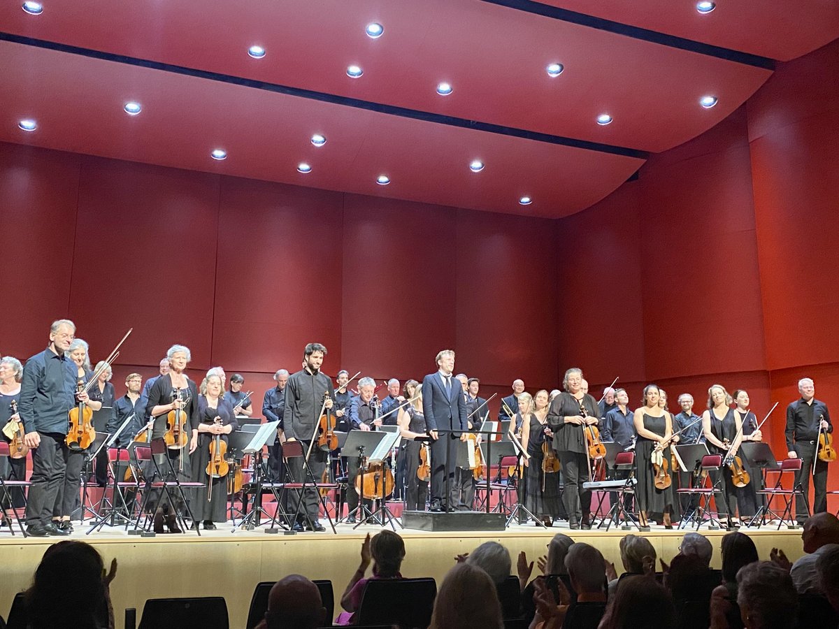 Catclassics's tweet photo. Debut a @Fest_Torroella de la @ChambOrchEurope dirigida per Daniel Harding. El nostre comentari a https://t.co/Rm16bQxw2m https://t.co/dFQNZ2hXqO