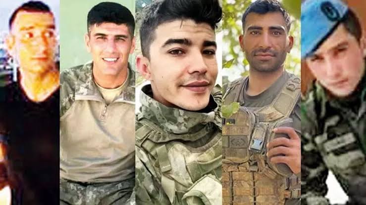 kemeroglu_ctn's tweet photo. Pençe kilit şehitlerimiz beşe yükseldi,
Şehit Piyade Teğmen Fatih Uğur Altınbaş, 
Uzman Çavuş Kemal Özek, 
Uzman Çavuş Özkan Lale, 
Uzman Onbaşı Uğur Özdemir, 
Sözleşmeli Er Mahmut Üçdağ.
Şehitlerimize Allah'tan Rahmet diliyorum.
Milletimizin başı sağ olsun. https://t.co/1cTgYS5g8g