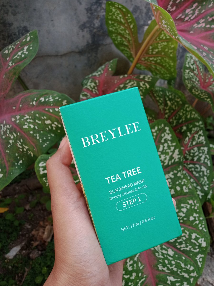 deeskaaa's tweet photo. Aku pake tea tree blackhead mask dari breylee, pastinya udah gak asing lagi yah sama produk ini karena udah viral dari kapan lalu 

#reviewdeska #reviewskincare #maskerkomedo https://t.co/qffRvaDl2i