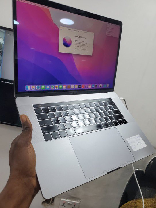 lfcJ7_'s tweet photo. Giving out this macbook to the first person that quotes or comment with no engagements in 24hrs. Good luck https://t.co/3ajvrB0izV