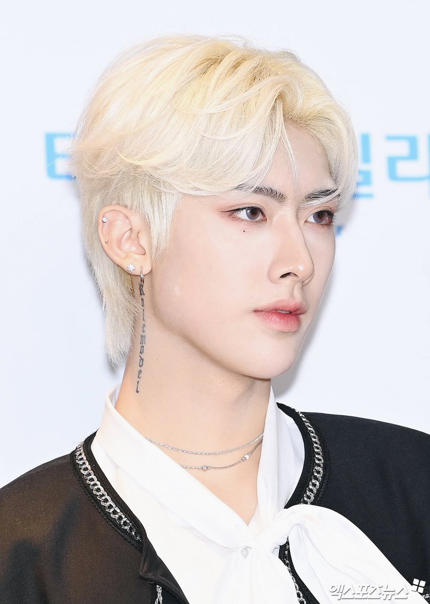 ricky for their first ever red carpet omg he looks like a prince