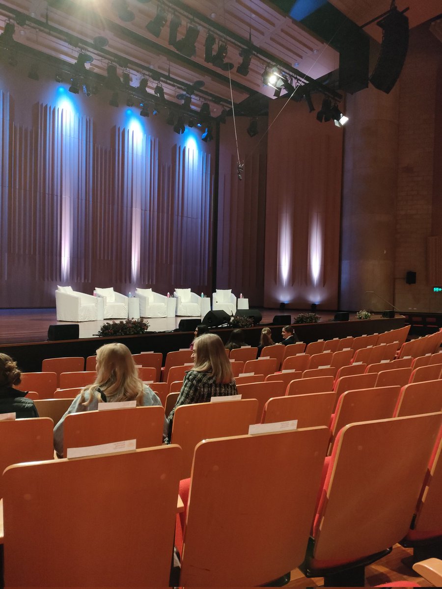 UpsideBackwards's tweet image. Great seats! #ManaWāhine