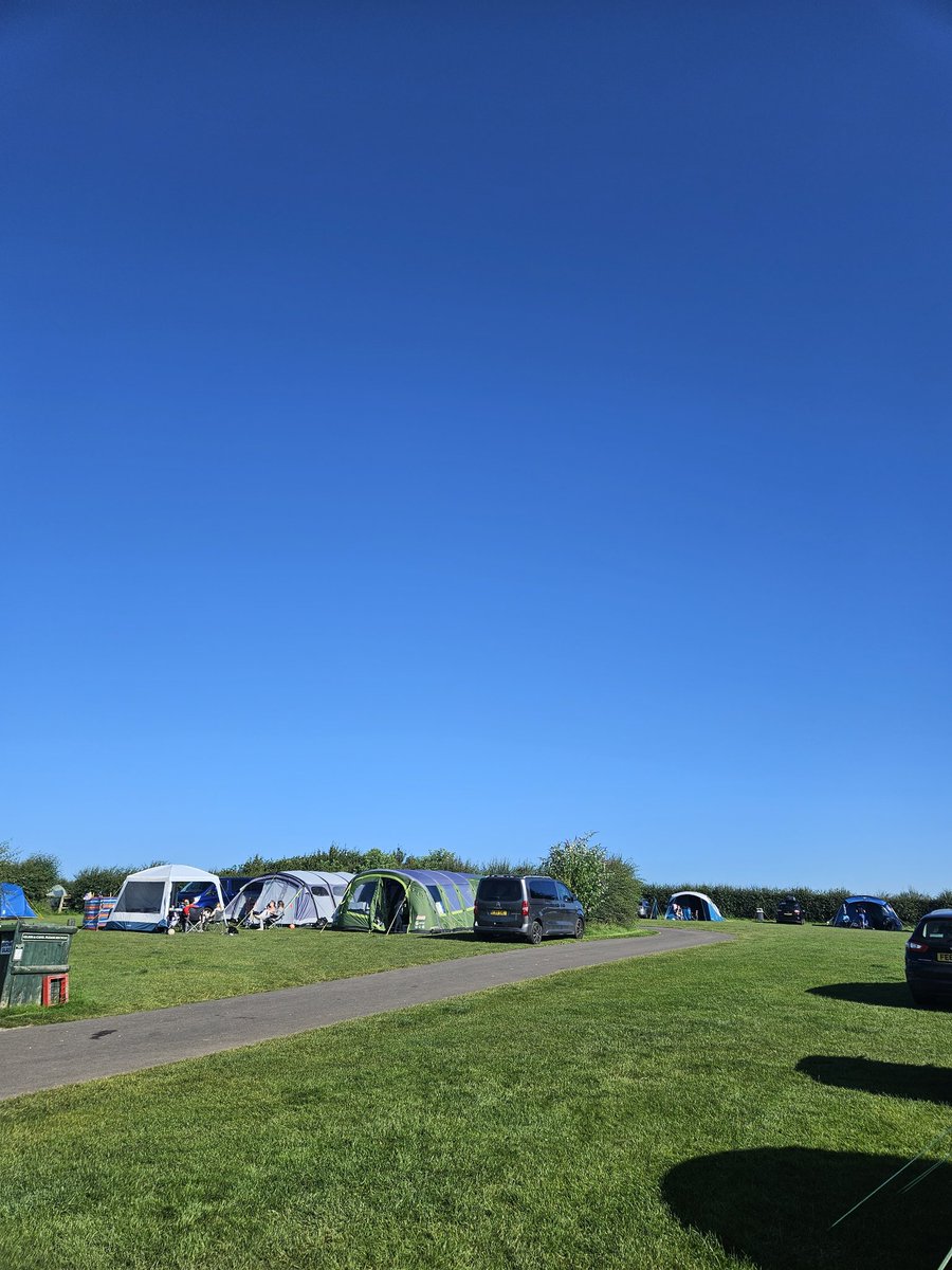 PcB264's tweet photo. Currently enjoying a few days off with friends and family in the tent #Derbyshire #sunshine #nicebreak https://t.co/eUfLjYoCoD