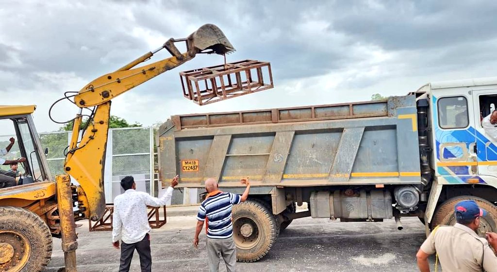 ChandrakantNP5's tweet image. अन्यायाला वाचा फोडण्यासाठी मैदानात उतरावेच लागते. मुळात माझा तसा स्वभावच असून जिथे अन्याय होईल तिथे सर्वसामान्य जनतेसाठी यापुढे देखील मैदानात उतरतच राहील.

नाडगाव ता. बोदवड येथील रेल्वे गेट 1/5
@mieknathshinde @Dev_Fadnavis @AjitPawarSpeaks #Flyover #उड्डाणपूल #RailwayFlyover