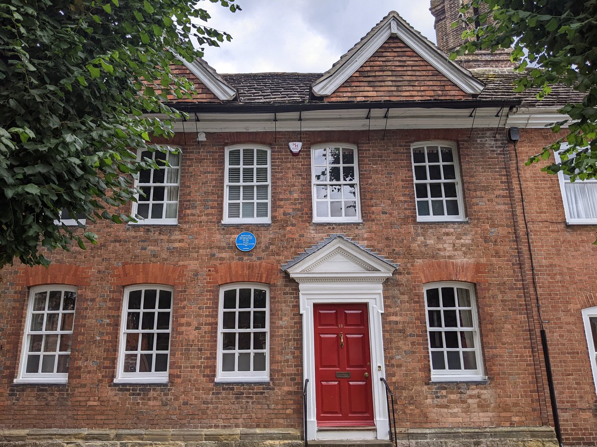 Day 1 in Europe: Horsham West Sussex ⛪🌇⛅🇬🇧💐