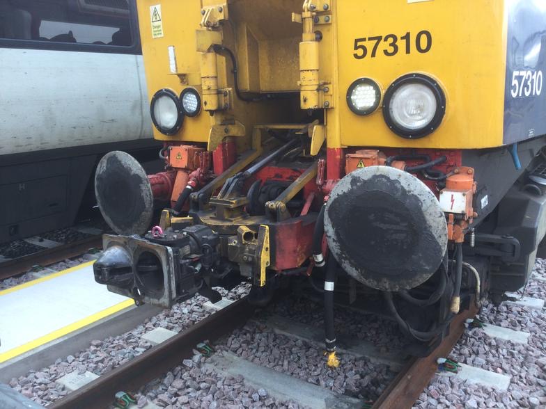 13milepost's tweet photo. Wise words, RIC, DIC pull (release chord)  kick ( brake block)  Brake continuity test should be an operations competence with basic shunting attaching/detaching/ handbrakes etc.  Nothing is easy though for assistance these days!  #Dellner Squadron 
and bottom right LNER swingaway knuckle to HST drawbar adaptor 🦺🪝🔨