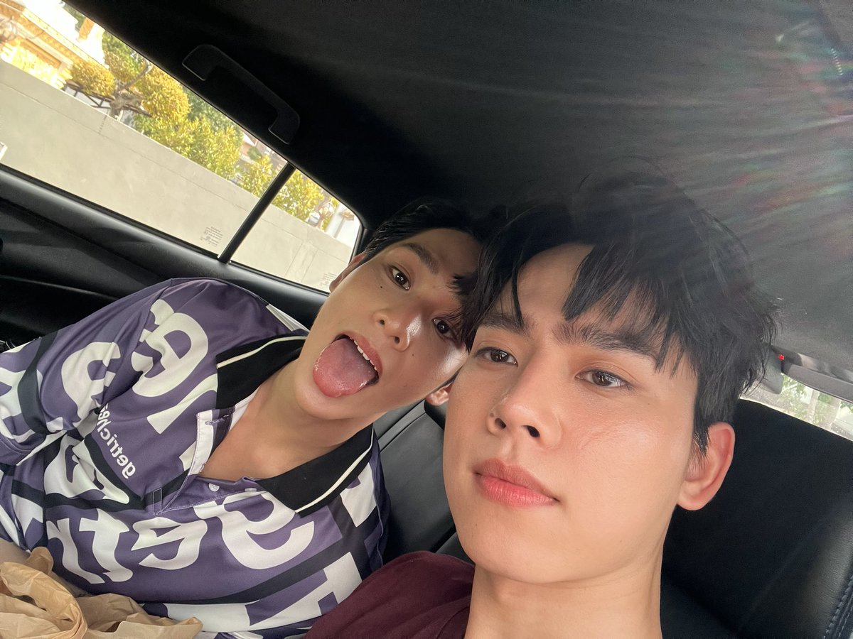 sunnywnrt's tweet photo. เสร็จงานวันนี้กันแล้ว ได้เวลานอนในรถของปลั๊ก #ซันนี่ปลั๊ก #sunnywnrt #pakfaiiii https://t.co/5tyMXXDcm8