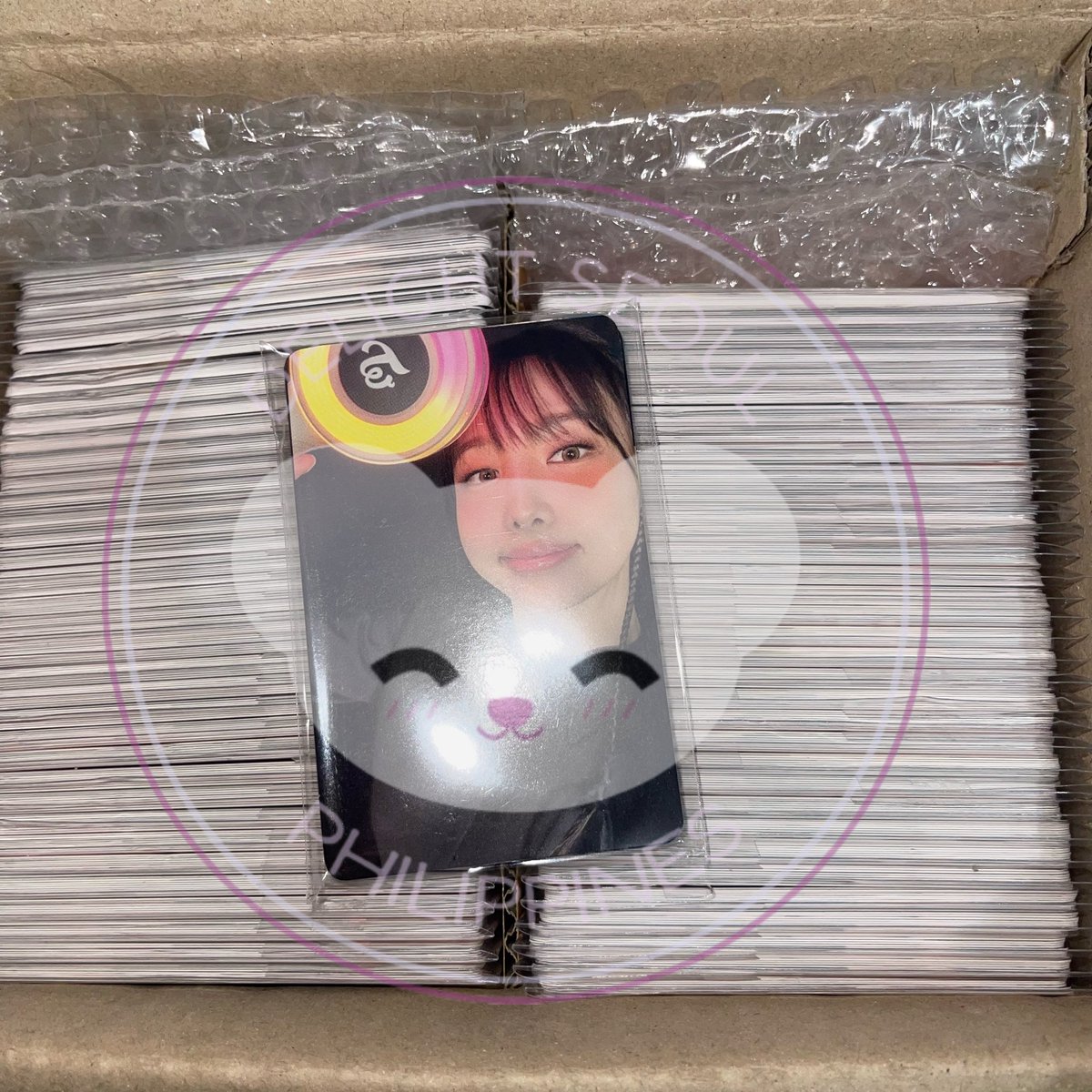 DELIGHTSEOULPH's tweet photo. ARRIVED:
• TWICE CANDY BONG ♾️
• SEVENTEEN LIGHTSTICK VER.3
• NEW JEANS LIGHTSTICK
Thank you for your patience 💜
#DSPHArrivals
#DSPHUpdates
Shipment next week. Give me time to pack, and drop off this on my courier 🙏🏻 https://t.co/Pab0Y6JJxG
