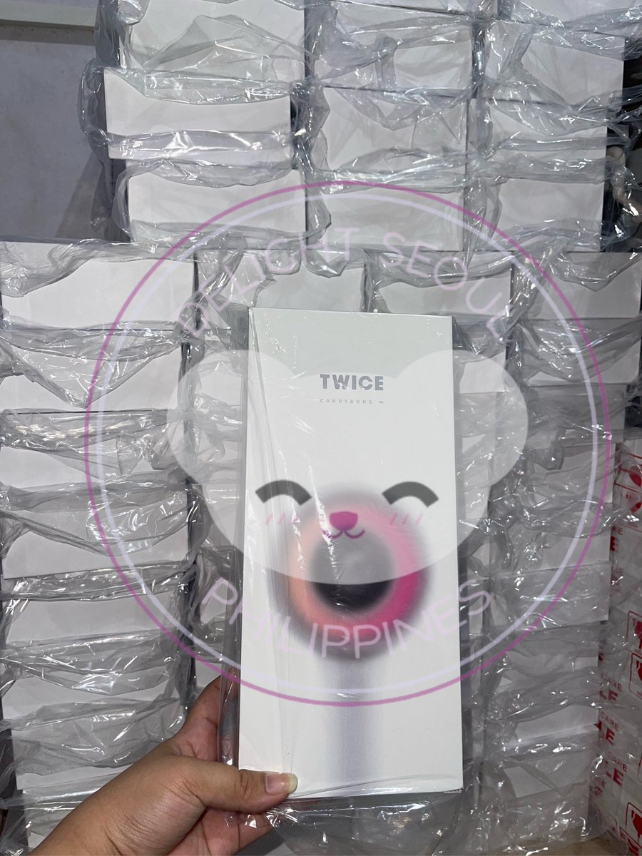 DELIGHTSEOULPH's tweet photo. ARRIVED:
• TWICE CANDY BONG ♾️
• SEVENTEEN LIGHTSTICK VER.3
• NEW JEANS LIGHTSTICK
Thank you for your patience 💜
#DSPHArrivals
#DSPHUpdates
Shipment next week. Give me time to pack, and drop off this on my courier 🙏🏻 https://t.co/Pab0Y6JJxG
