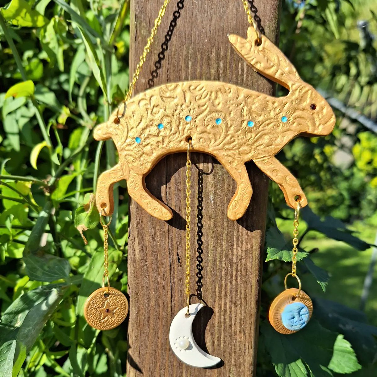 JenwrenArm's tweet photo. Finally finished the earthenware super fiddly gold hare. My homage to Kit Williams legendary 'Masquerade'. A book that literally changed my life. 💛
#ceramics #masquerade #goldenhare #kitwilliams https://t.co/PoLsnGDJzS