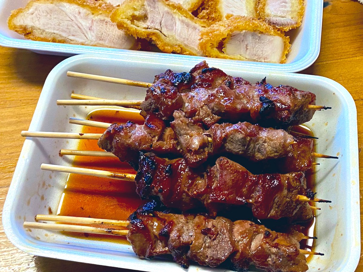 shiro_eater's tweet photo. 本日は、お魚屋さんの鯛のカマ焼き🐟＆焼き鳥にとんかつ🐽を食べます😊
〆のごはん🍚🥢が美味しく思う🌾
お盆休み⛱️の方もお仕事🛠️の方も灼熱の木曜お疲れ様です！
#日本全国乾杯倶楽部　#晩ごはん https://t.co/i70nZsWc9J