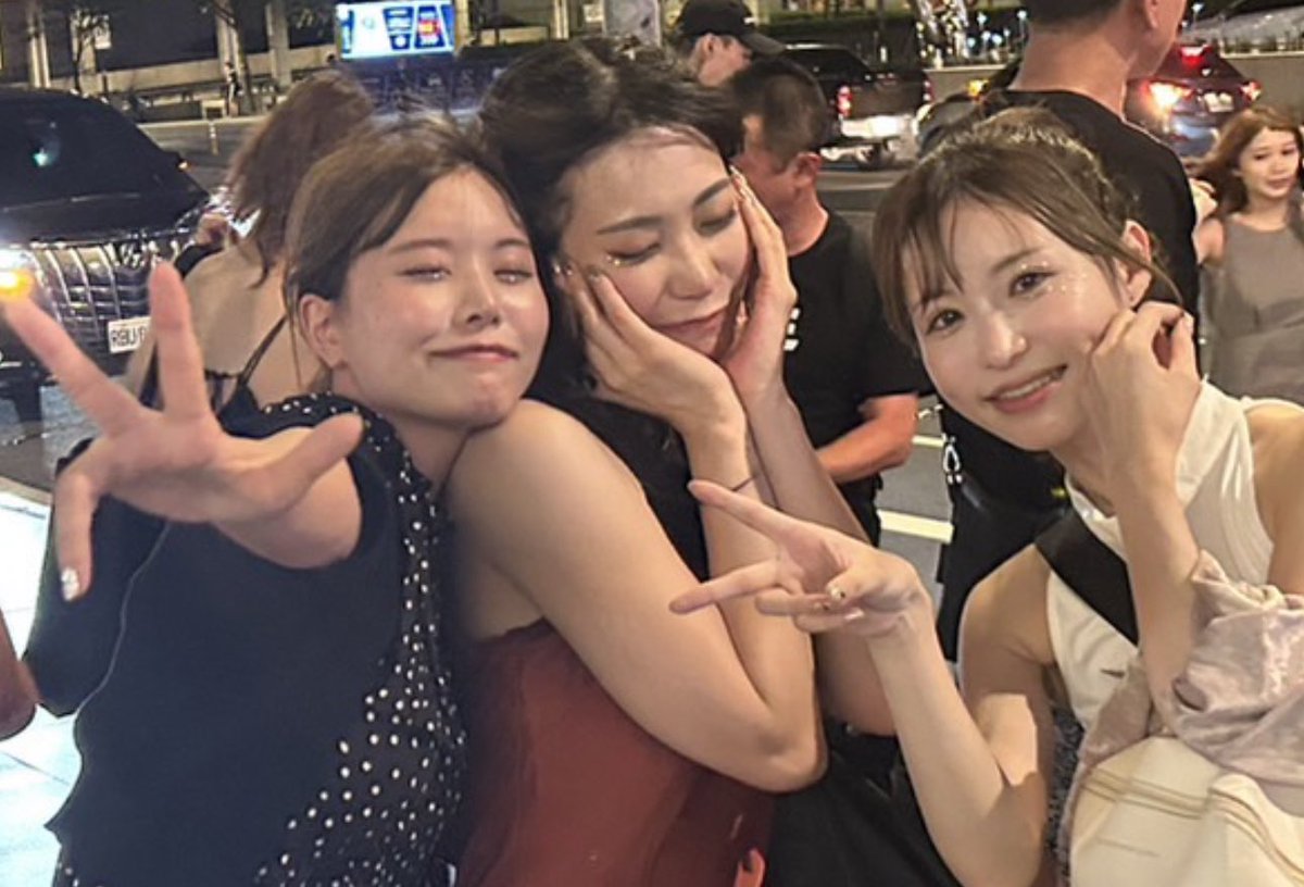 @amatsuka_moe こちらこそ過ぎます！
最終日楽しい時間をご一緒出来て
とても嬉しかったです🥺
ぐちゃぐちゃな状態過ぎましたね笑
素敵なお姉様すぎました...🥺

なんとか載せれそうな
愛ちゃんとの3ショット🫶 https://t.co/QNWOVM36Th