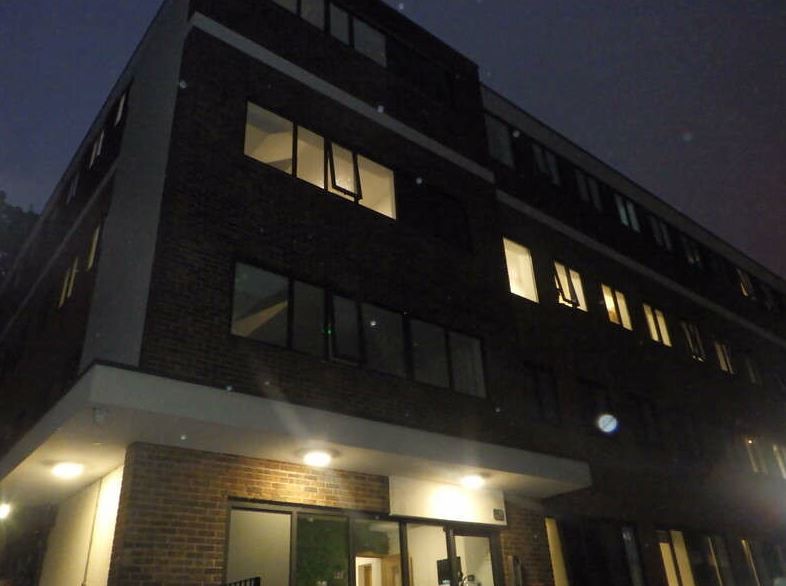 Our Control Officers took nine calls to a fire in #Stratford which damaged a second-floor flat. Thankfully, no one was hurt orlo.uk/8lIKw