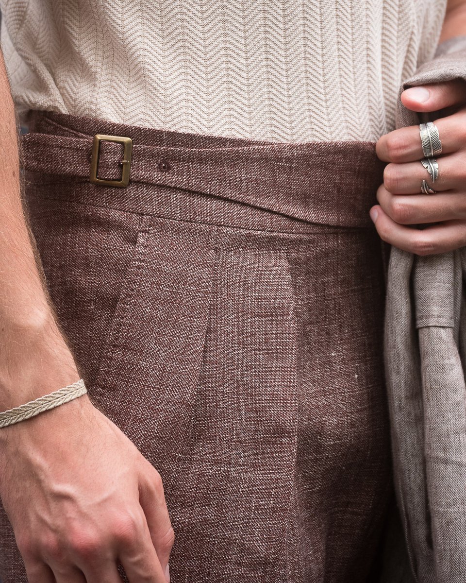 ScaviniParis's tweet photo. Un savant mélange pour ce pantalon Gurkha : laine et lin s'unissent avec élégance, créant un charmant effet chiné. https://t.co/TQK7E24Pm9