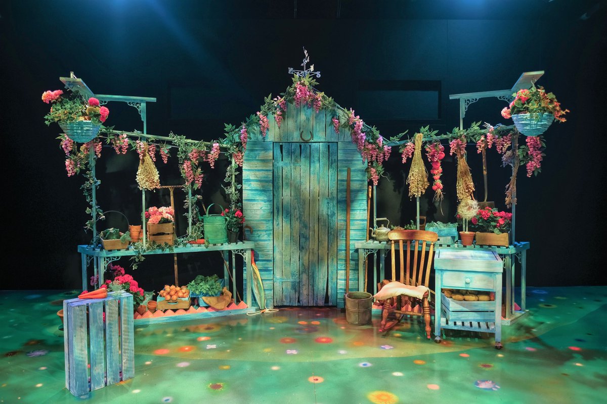 The stage is set for another 3 show day here at The Old Laundry!
Join us at 11am, 2pm or 4pm to witness 'Happy Birthday Peter Rabbit' for yourselves!

#peterrabbit #theatre #lakedistrict