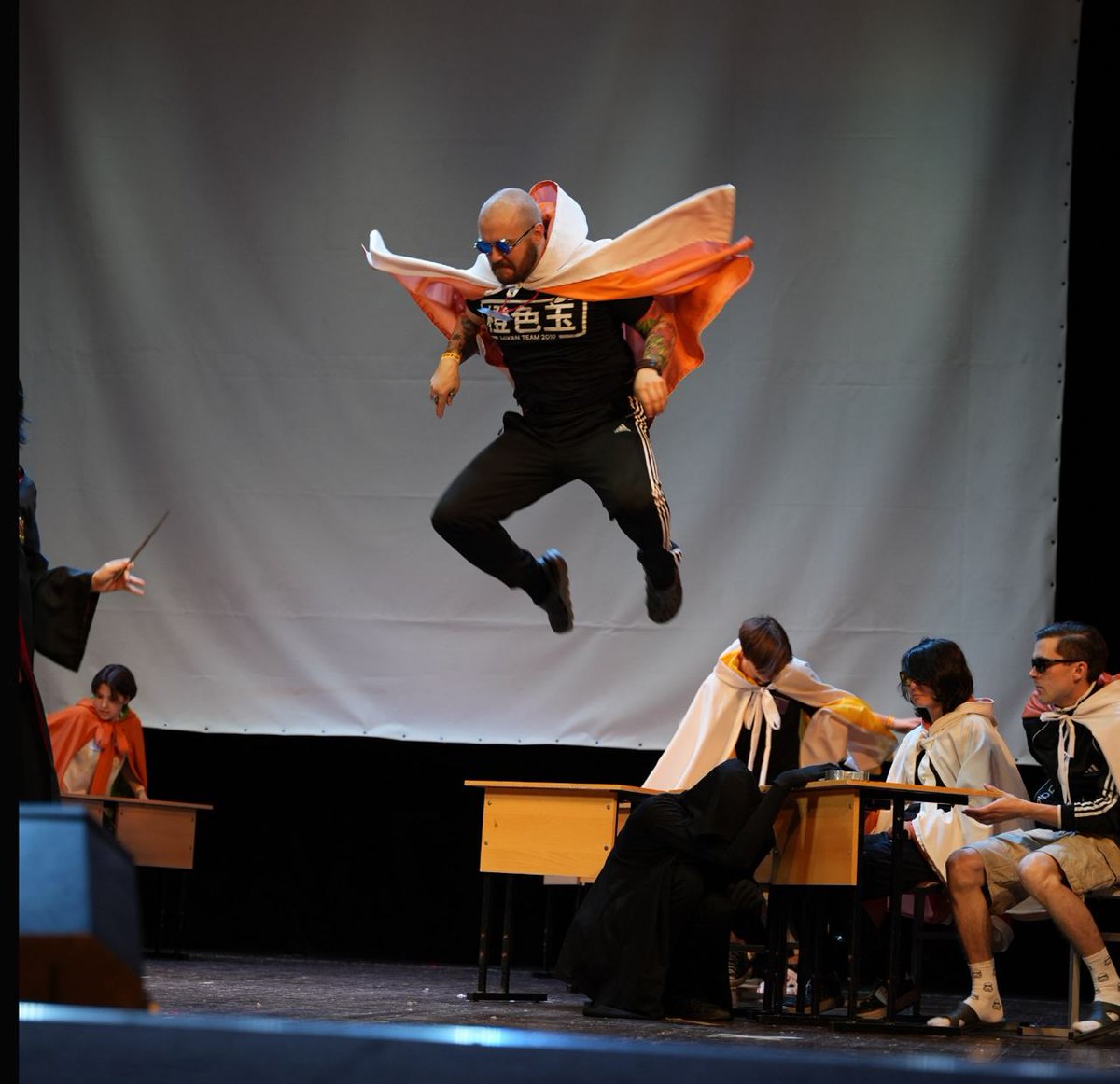 SiegfriedFonDer's tweet image. Психолог - " летающего Итачи не существует , он не сможет навредить тебе"
Тем временем -