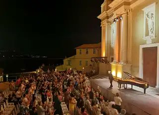 Menton : Récital d’Alexander Malofeev <a href="/malofeef/">Alexander Malofeev</a> au festival de Menton (<a href="/PaulEmmTHOMAS/">Paul-Emmanuel THOMAS</a>) concertonet.com/scripts/review…