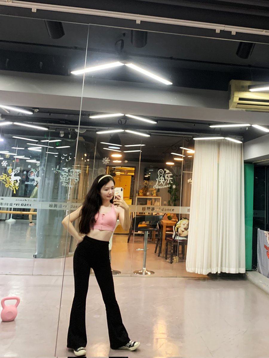 yuanliaocecilia's tweet image. #BeijingDiary #afterwork #learningfrench Wow! It&apos;s Thursday and I am so happy! Let me bring some energy to everyone!
Waouh! Aujourd&apos;hui est jeudi et je suis si heureux! Laissez-moi apporter de l&apos;énergie à tout le monde! #experiencechinawithcecilia