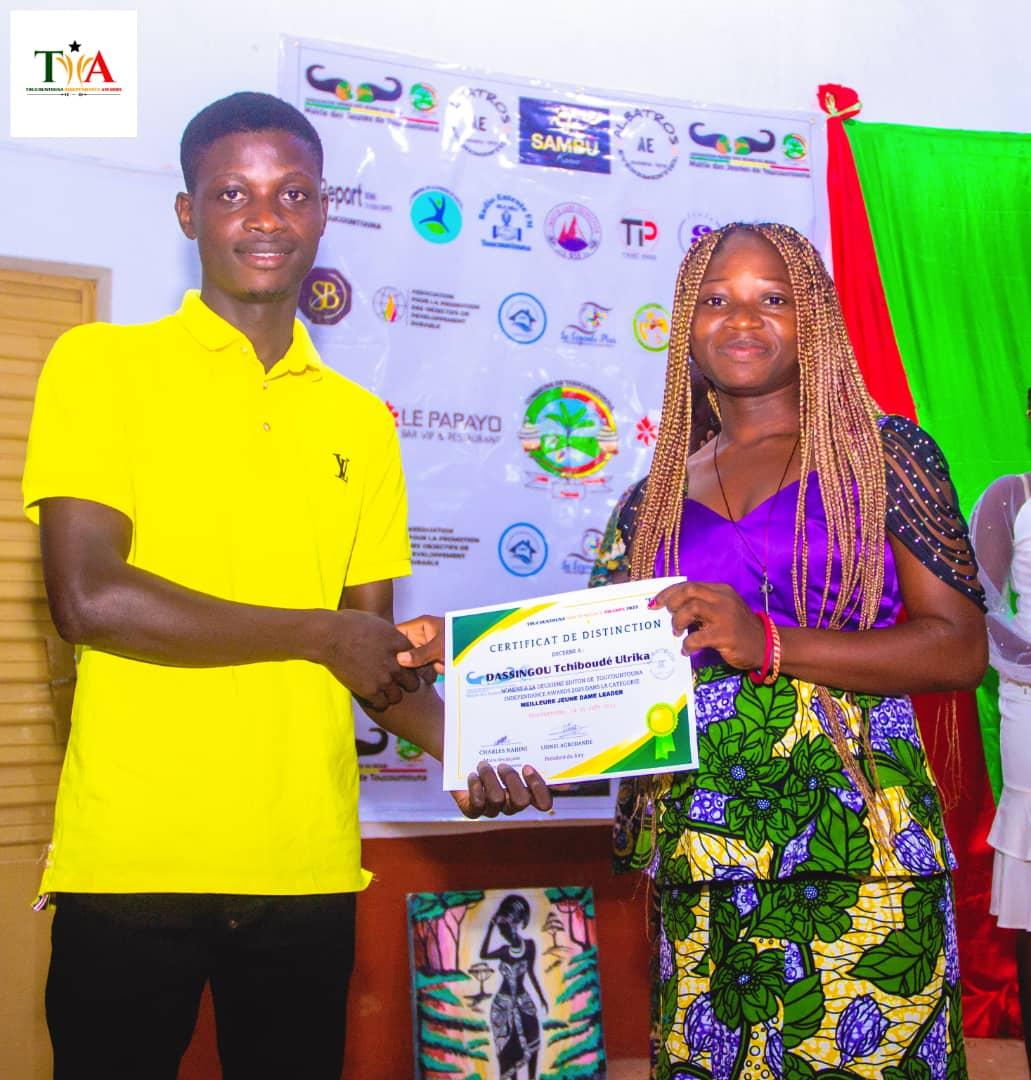 UlrikaDassingou's tweet photo. Helloooo
Du 03 au 05 août 2023 passer s'est tenue l'événement de #TIA Toucountouna Indépendance Awards dans la commune de Toucountouna. A cet effet j'ai reçu une #attestation de meilleur jeune femme leader de Toucountouna🙏
@UNICEF_Benin 
@UReportBenin https://t.co/IstVDfPZyD
