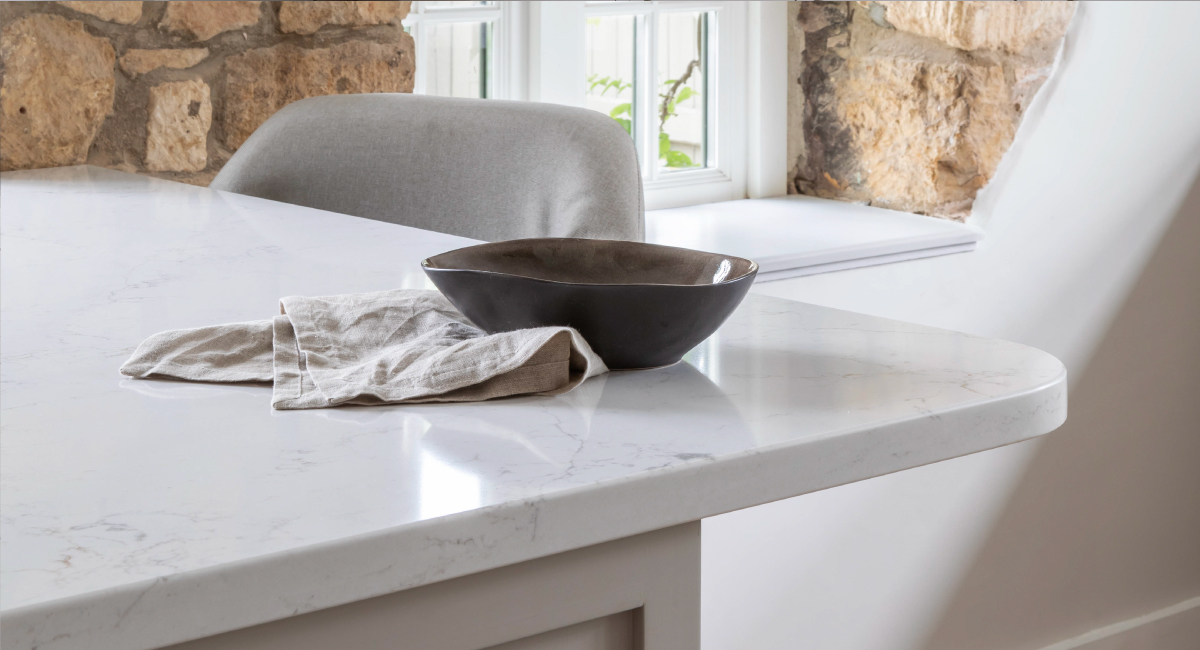 COMPACsurfaces's tweet image. COMPAC® ha sido el encargado de revestir las encimeras del proyecto The Old Bakery con su exclusivo diseño Unique Arabescato™ de #QuartzCOMPAC, un diseño que destaca por su excelente resistencia y que incorpora resinas BIO. @BarrBuild bit.ly/3Outi8b