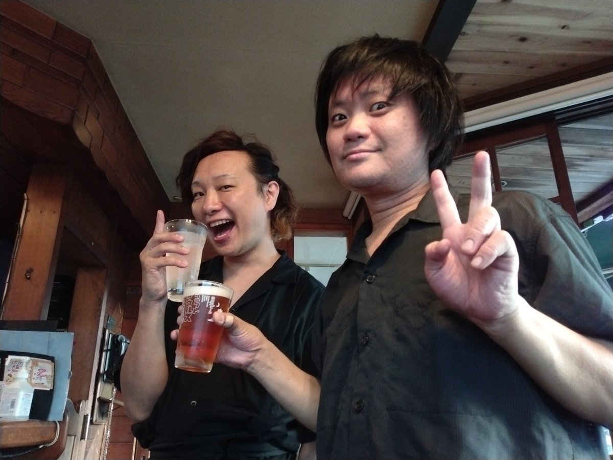 TAT_____'s tweet photo. BAR SINマスターらいあと!
乾杯!🍻 #BARSIN #軽井沢 https://t.co/8zW1ZzCpRF