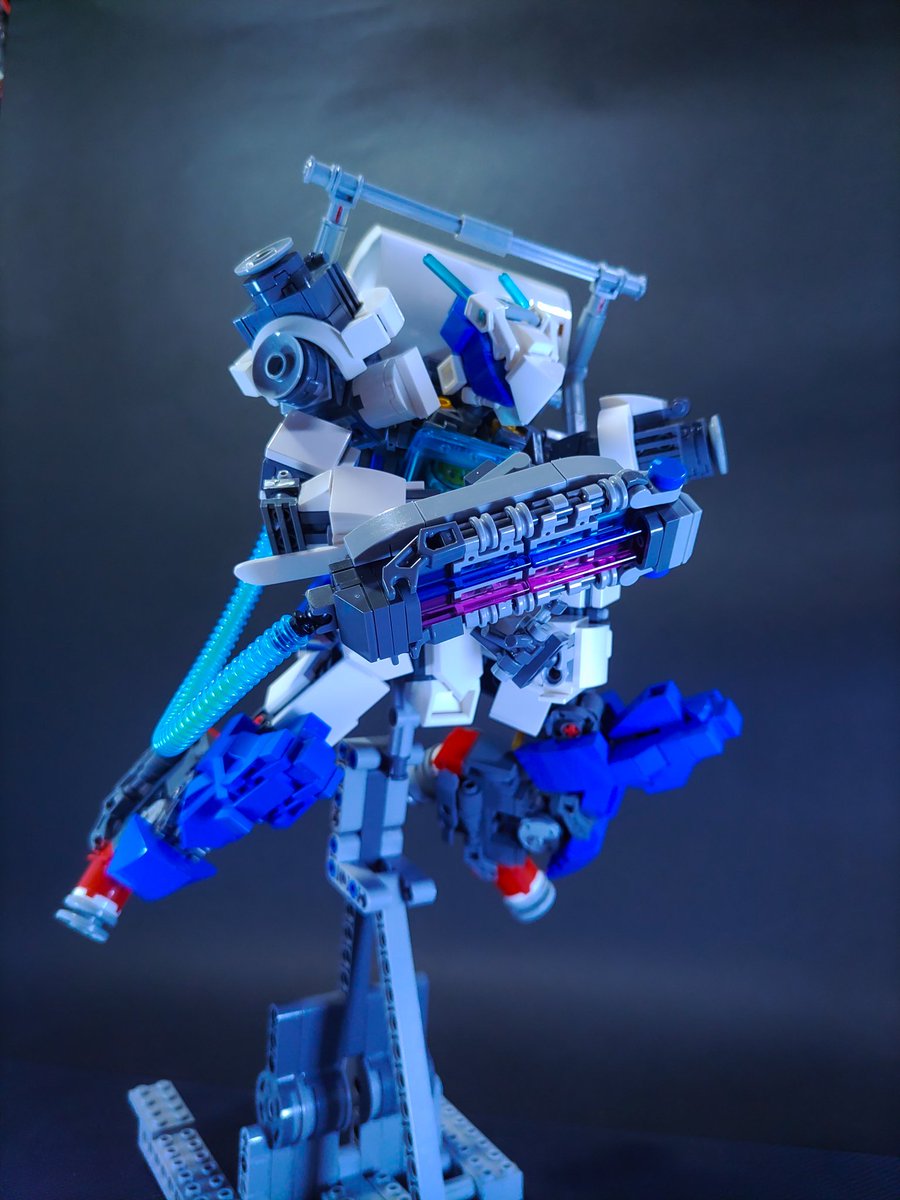 BlueglassesLEGO's tweet photo. BMA宇宙ロボコンペ参加作品

レゴロボ/ 「Pseudalia (シューダリア)」

2XXX年、近年発見された惑星で見つかった新奇な物質 (仮称α28物質) は全生物をさらなる高みへと誘う可能性を秘めていた
そこで人類は新物質回収用人型ロボットスーツを開発した

#BMA宇宙ロボ
#レゴロボ  #LEGO https://t.co/yBlWDDrgN7