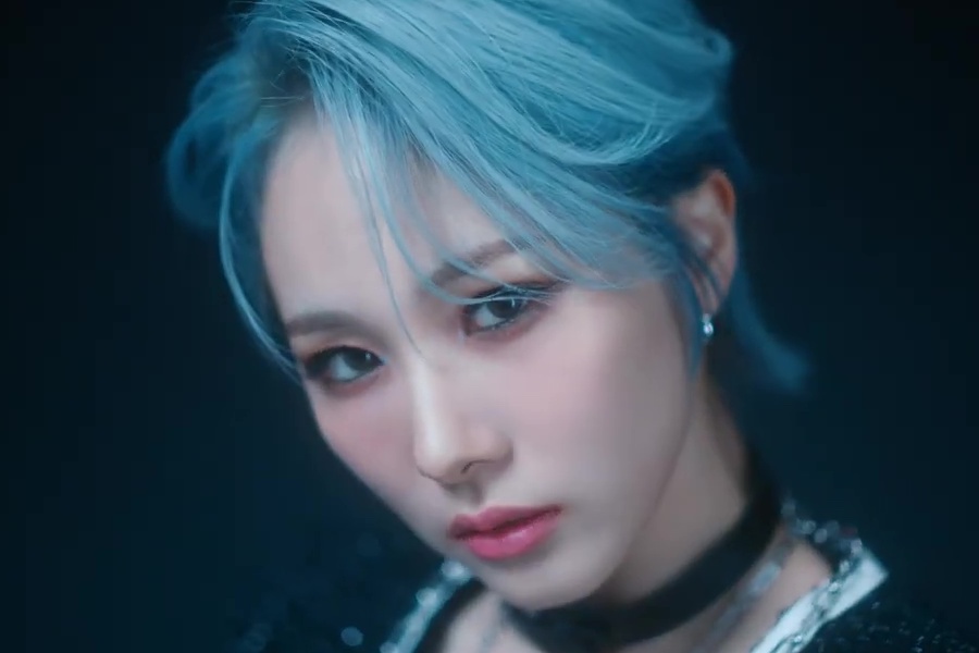 soompi's tweet photo. #EVERGLOW Unveils New “SLAY” MV Teaser For #Mia Ahead Of “ALL MY GIRLS” Comeback
https://t.co/rOxT7ZRhg3 https://t.co/MPp4DgXVId