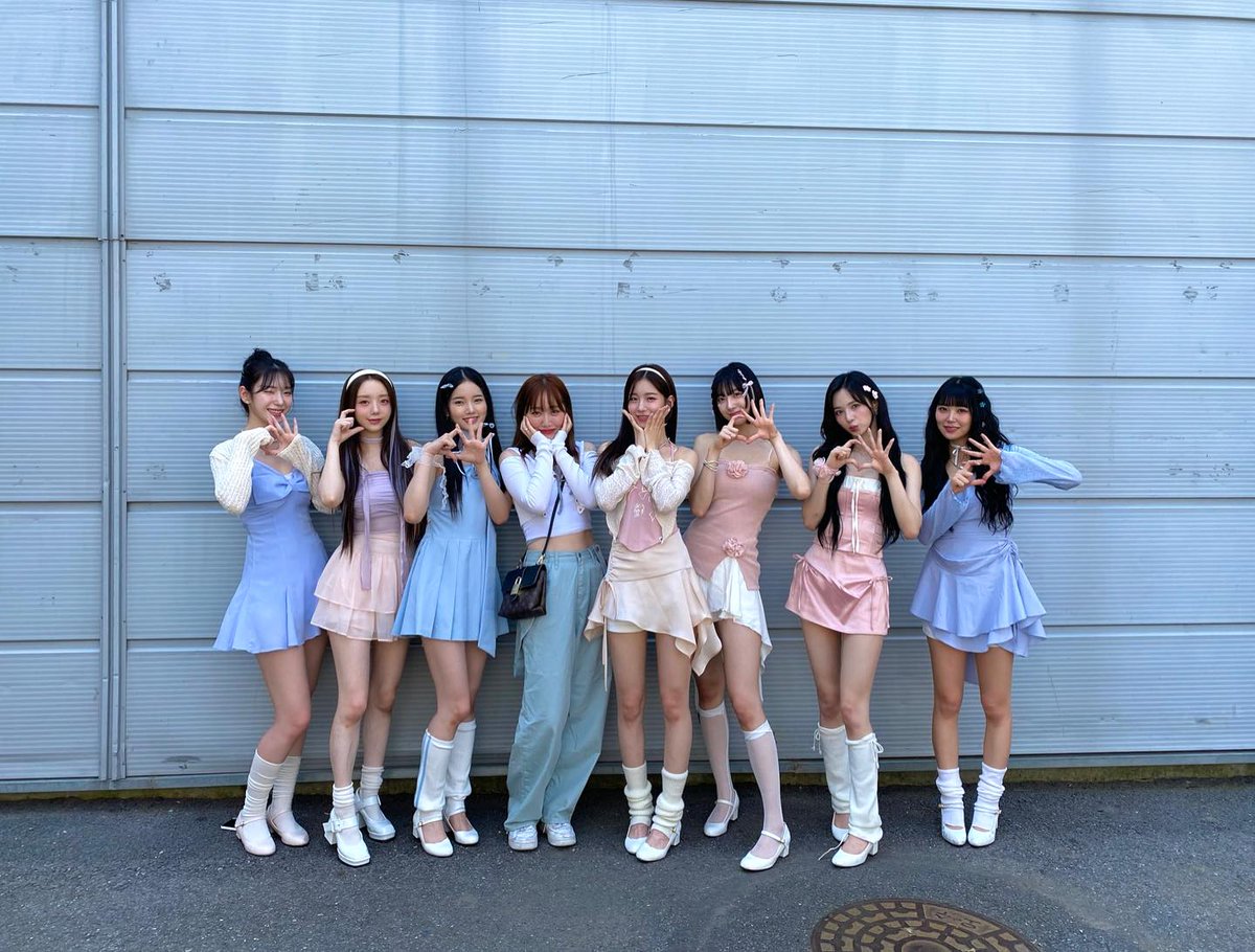 zzzlovelyz's tweet photo. 230810 auspicious_jsoyeon instagram 1-1

#퀸덤퍼즐 #PUZZLIN
너무나도 예쁜 우리 칠공주들🎀💕
PUZZLIN’ 안무 좋아해주고 찰떡같이 소화해 내준
케이, 수윤, 리이나, 지원, 수진, 미루, 우연!
내눈엔 울 멤버들이 최고💖
다들 너무너무 고생했어요!!!!!!

https://t.co/HdMkQlwQBV

#케이 #러블리즈 https://t.co/fcYcki4Mdf