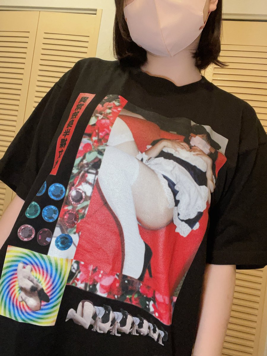 Tシャツ‼️私が着てこんな感じ‼️
XLサイズなので男性でもデカ乳でも着れます‼️
ズボンでもスカートでもフルチンでも合わせやすいです‼️ https://t.co/pv2quI0KRE