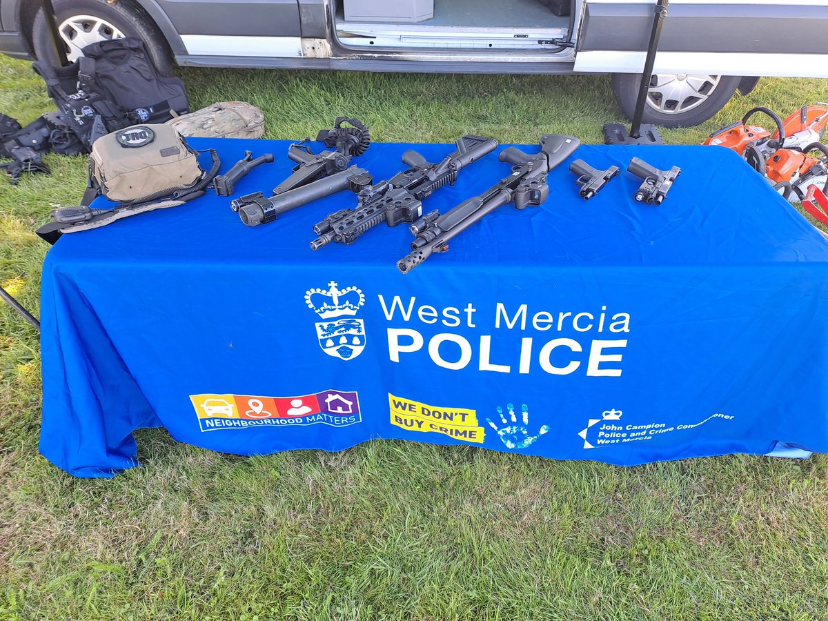 ShrewsburyCops's tweet photo. #Shrewsbury SNT are at @RAF_Shawbury family day today, along with @OPUShropshire @WMerciaForceOps @K999Cops #police
 PS 1228 https://t.co/xdh9jCJGym