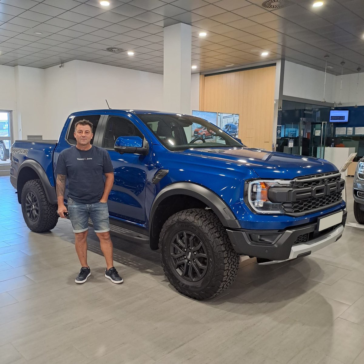 Francisco no ha podido resistirse a este increíble Ford Ranger Raptor 😍 Ha venido desde Almería hasta nuestras instalaciones y, desde luego, ha vuelto a casa de una forma única 🔥
¡Gracias por confiar en Garum Motor! 💙 #ford #fordranger #ranger #raptor r #entrega #malaga