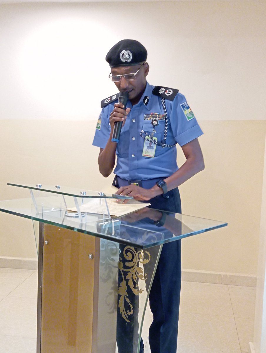 LawHub_DAC's tweet photo. "The govt & dev. partners must ensure that adequate copies of the #Law, #PracticeDirection & #Rules are provided to all security personnel for easy reference & compliance" - CP Mohammed Usaini Gumel
Commissioner of Police, Kano
#JusticeReform #ACJL https://t.co/o9bMSKQQKh