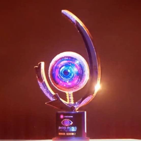 kisko vote kar rahe ho #BiggBossOTT2 ki trophy ke liye?

Retweet 🔃for #ElvishYadav 
Like ❤️for #FukraInsaan