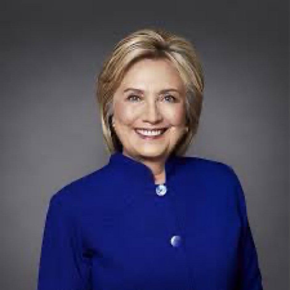 Drop a 💙 (or two) if you think Hillary would’ve been a better president than Trump. 💙💙