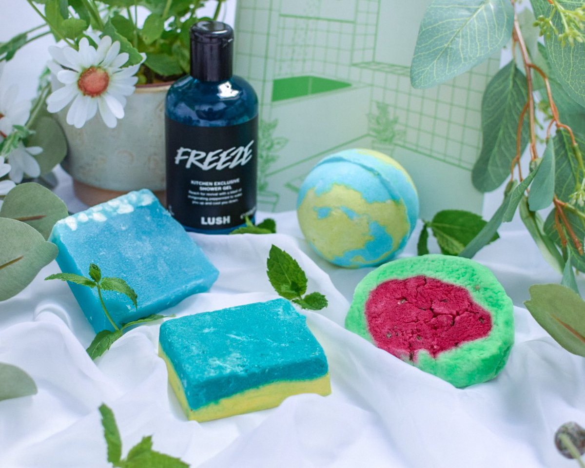 glitterybaths's tweet photo. The August @LushLtd Kitchen subscription box 🧊🌬️🍃 very cool box, mint to be for summer!

#LushCommunity #LushKitchen https://t.co/9WwJWeAUlB