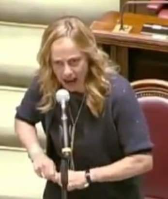 fulviaclara's tweet photo. @GarauSilvana Non una donna con la "D" maiuscola. Una megera, "La Medusa"... 😡😡 https://t.co/PhGf5k4MNy