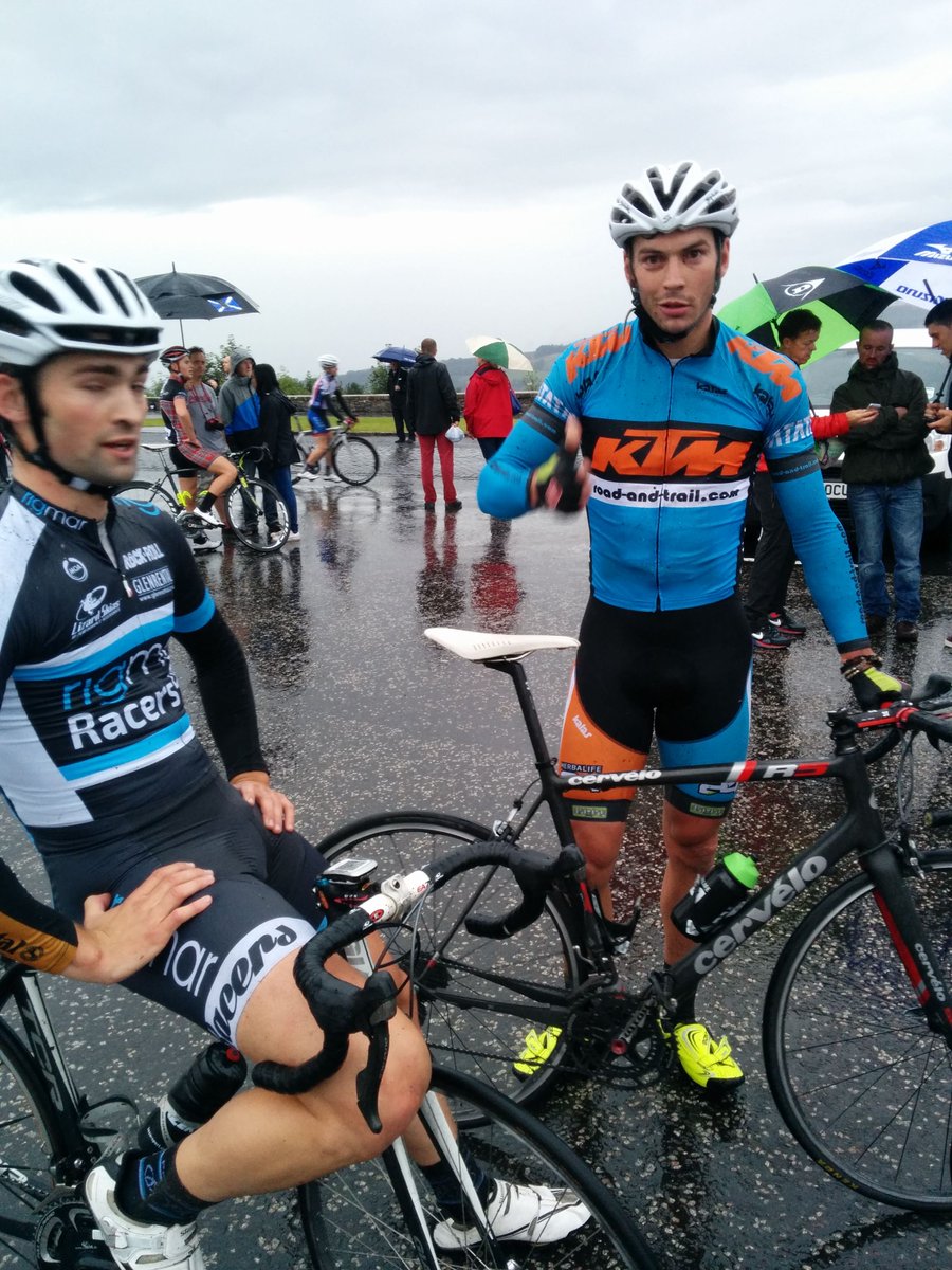 owenp's tweet photo. @finyoung Crit under the Castle. Average pics from a waterlogged phone! 🌧️👌😎 https://t.co/APjhnUz3qt