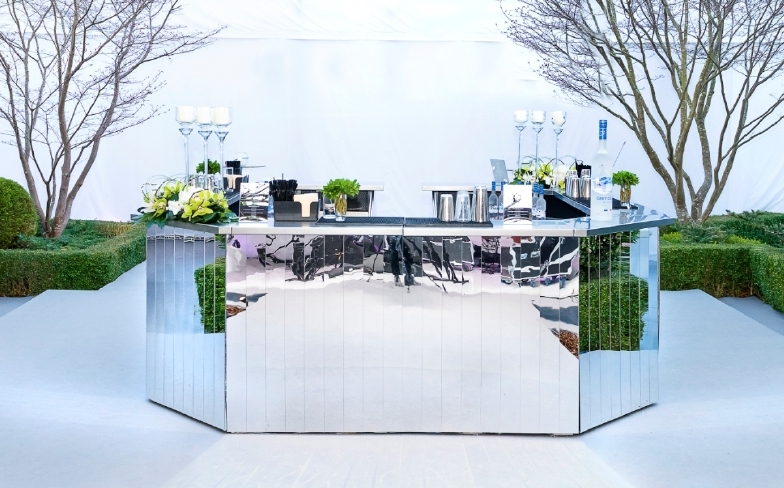 PlasticsDirect's tweet image. Summer’s here (well almost!) , We’ve been busy processing our various plastic mirror’s for indoor &amp;amp; outdoor use. #mirrorbars #bar #gardenmirror #acrylicmirror #styrenemirror #joinery #plasticfabrication