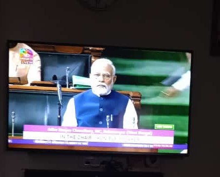 Prime Minister #Modi, who has been absent from Parliament for the past 15 days since the start of this session, arrives Now in Parliament!
 
தேர்ந்தெடுக்கப்பட்ட ஒரு பிரதமர் நாடாளுமன்றத்துக்கு வருவதே தலைப்பு செய்தியாகவும், அவரை வர வைப்பதே ஒரு பெரும் போராட்டமாகவும் இருப்பது இந்த